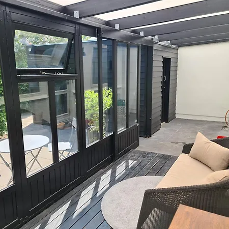 Townhouse Med Traeterrasse Lägenhet *