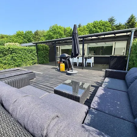 Townhouse Med Traeterrasse * Odense